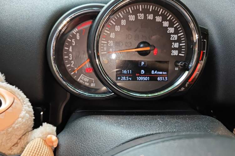 Used MINI Countryman 2018 1.5T COOPER ALL4 Racing Driver Odometer Close Up