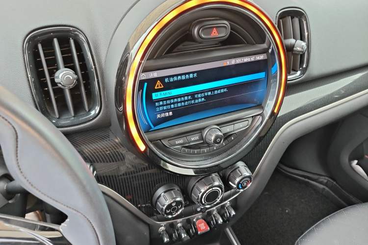 Used MINI Countryman 2018 1.5T COOPER ALL4 Artist Audio And AC Panel