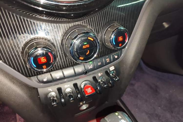 Used MINI Countryman 2018 2.0T COOPER S ALL4 Artist Audio And AC Panel