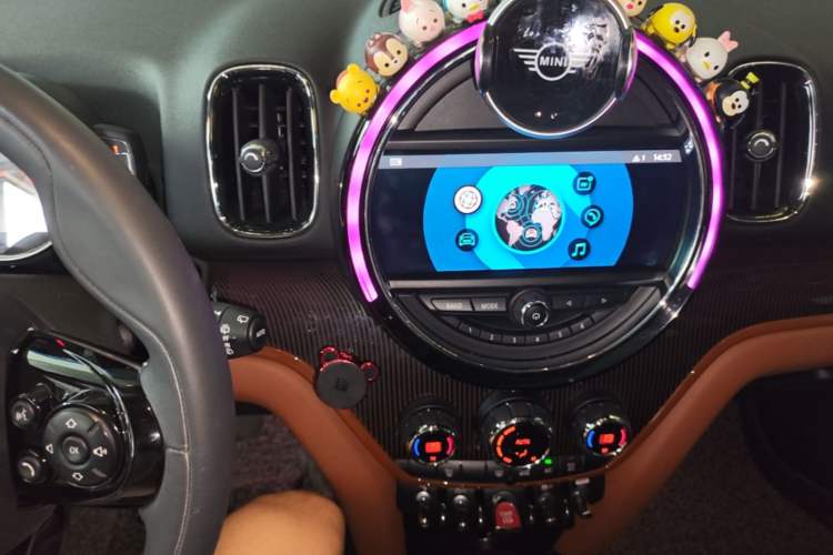 Used MINI Countryman 2018 2.0T COOPER S ALL4 Artist Audio And AC Panel