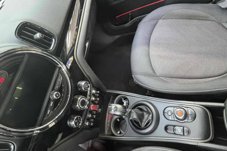 Used MINI Countryman 2018 1.5T COOPER Special Edition Audio And AC Panel