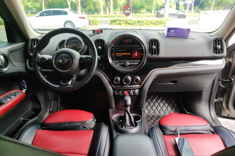 Used MINI Countryman 2018 2.0T COOPER S ALL4 Classic Edition Center Console