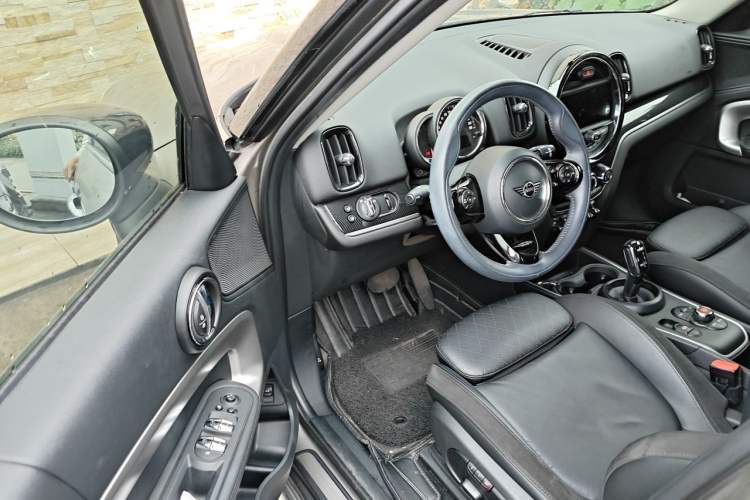 Used MINI Countryman 2018 1.5T COOPER ALL4 Artist Driver Seat