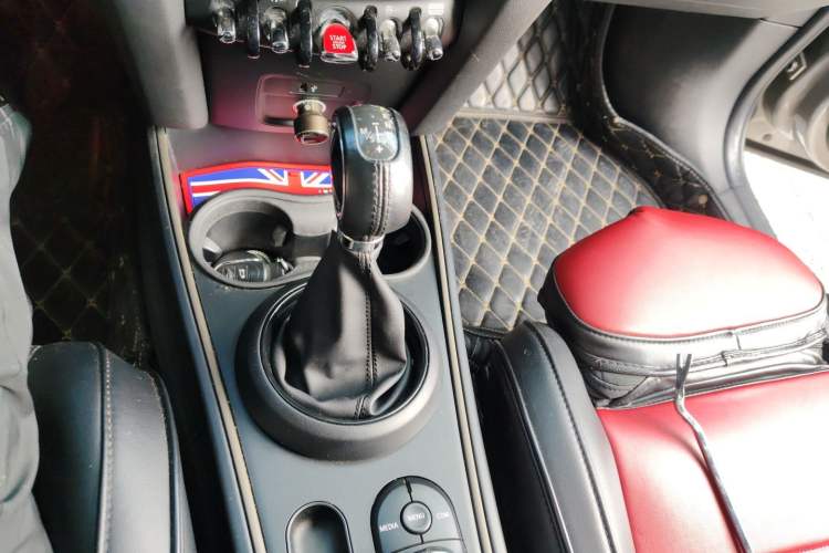 Used MINI Countryman 2018 2.0T COOPER S ALL4 Classic Edition Gear Lever
