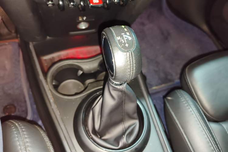 Used MINI Countryman 2018 2.0T COOPER S ALL4 Artist Gear Lever