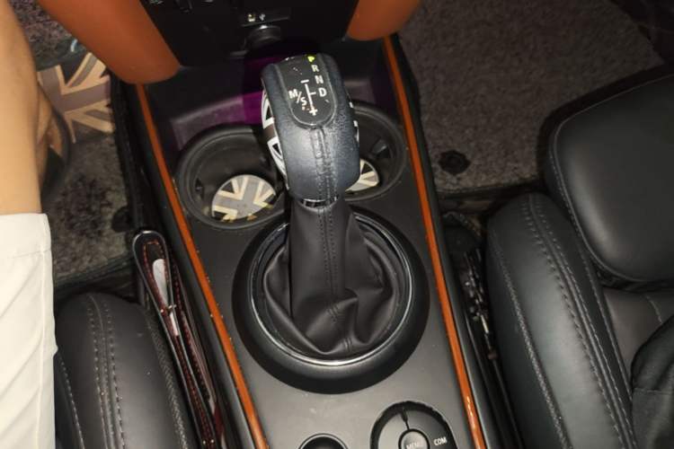 Used MINI Countryman 2018 2.0T COOPER S ALL4 Artist Gear Lever