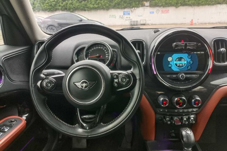 Used MINI Countryman 2018 1.5T COOPER ALL4 Artist Interior 1