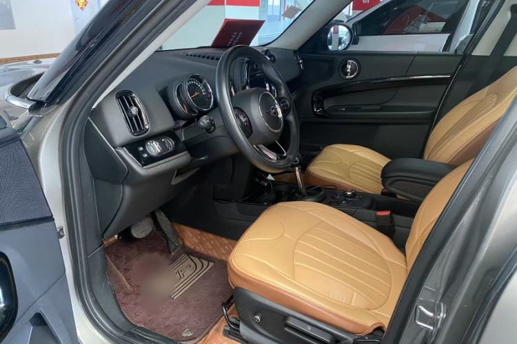 Used MINI Countryman 2018 1.5T COOPER Special Edition Interior 10