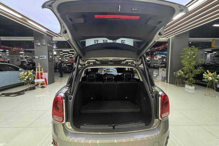 Used MINI Countryman 2018 1.5T COOPER Special Edition Interior 11