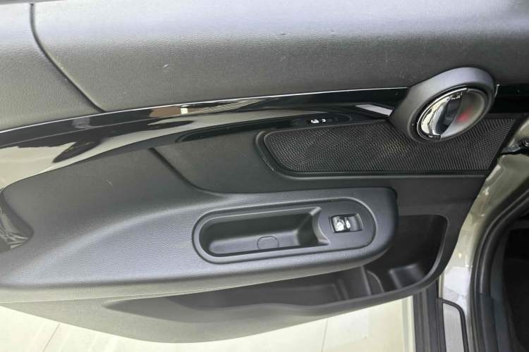 Used MINI Countryman 2018 1.5T COOPER Special Edition Interior 12