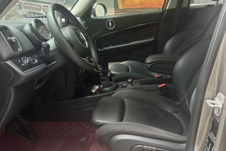 Used MINI Countryman 2018 1.5T COOPER ALL4 Artist Interior 2