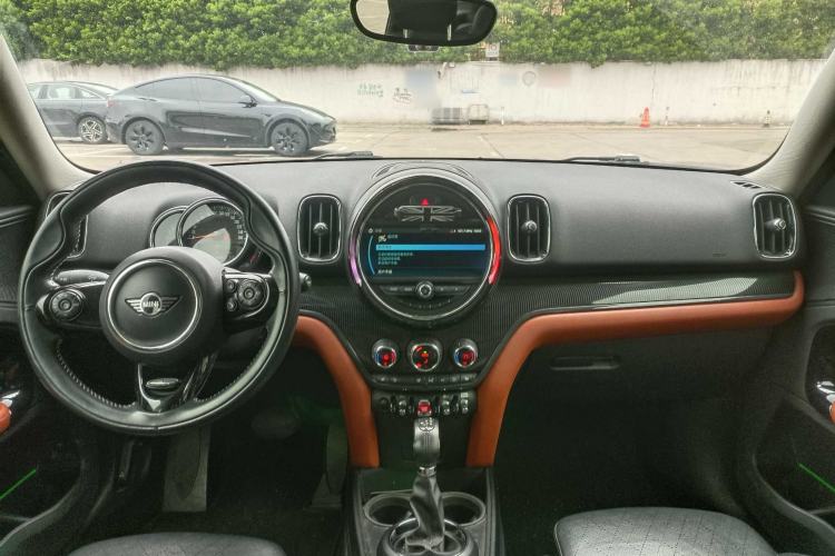 Used MINI Countryman 2018 1.5T COOPER ALL4 Artist Interior 2