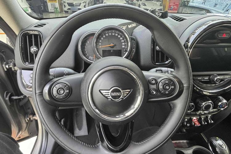 Used MINI Countryman 2018 1.5T COOPER Special Edition Interior 3