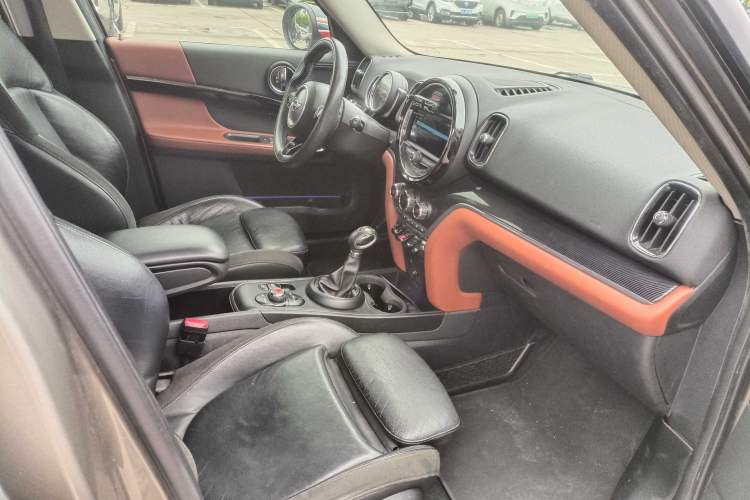 Used MINI Countryman 2018 1.5T COOPER ALL4 Artist Interior 3