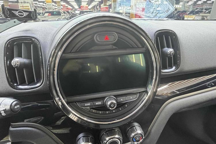 Used MINI Countryman 2018 1.5T COOPER Special Edition Interior 4