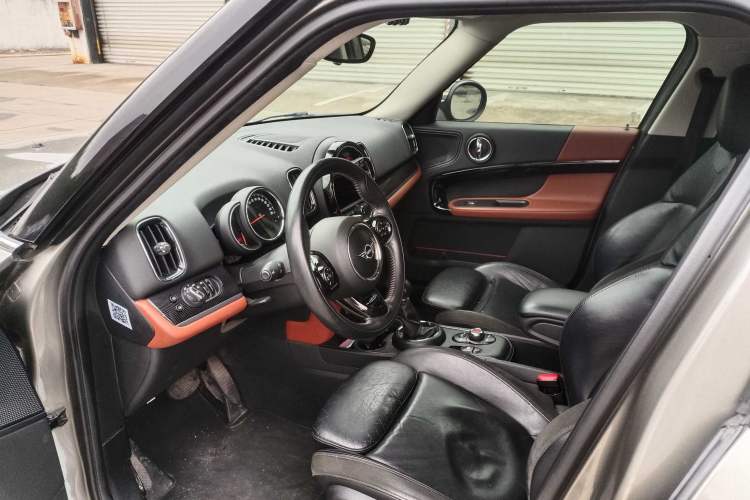 Used MINI Countryman 2018 1.5T COOPER ALL4 Artist Interior 4