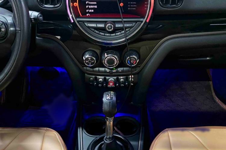 Used MINI Countryman 2018 1.5T COOPER Special Edition Interior 5
