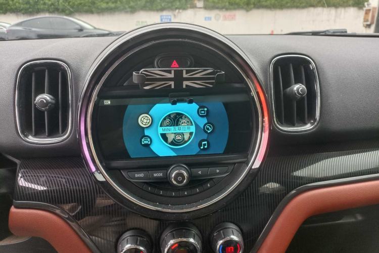 Used MINI Countryman 2018 1.5T COOPER ALL4 Artist Interior 5