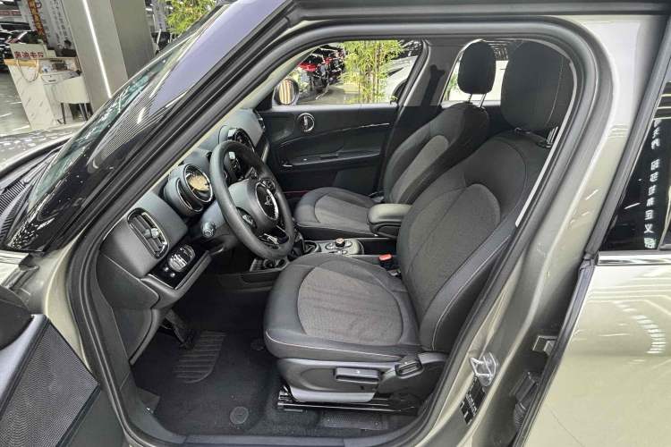 Used MINI Countryman 2018 1.5T COOPER Special Edition Interior 7