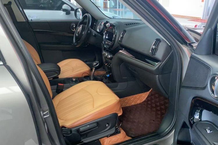 Used MINI Countryman 2018 1.5T COOPER Special Edition Interior 9