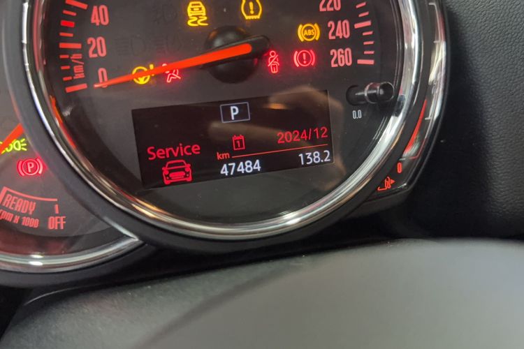 Used MINI Countryman 2018 1.5T COOPER ALL4 Artist Odometer Close Up