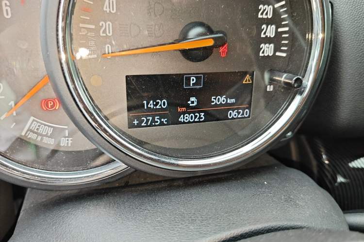 Used MINI Countryman 2018 1.5T COOPER ALL4 Artist Odometer Close Up