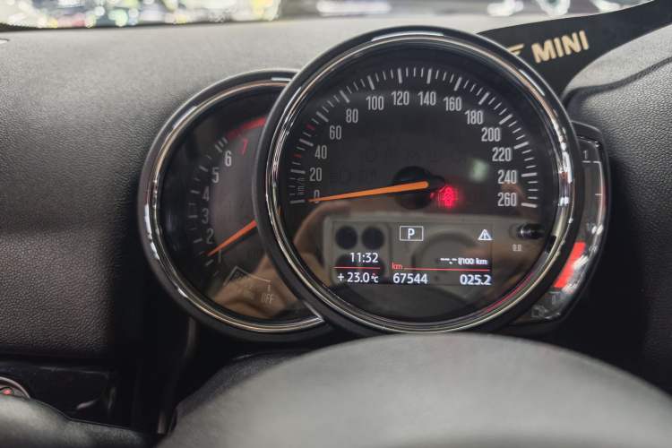 Used MINI Countryman 2018 1.5T COOPER Special Edition Odometer Close Up