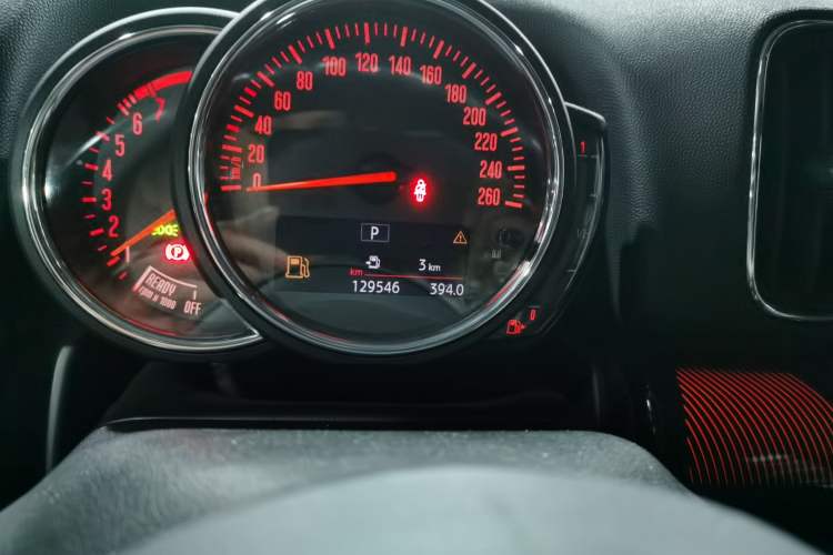Used MINI Countryman 2018 1.5T COOPER ALL4 Artist Odometer Close Up