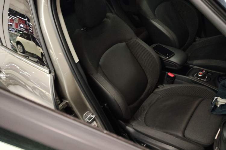 Used MINI Countryman 2018 1.5T COOPER ALL4 Classic Edition Right Front Seat