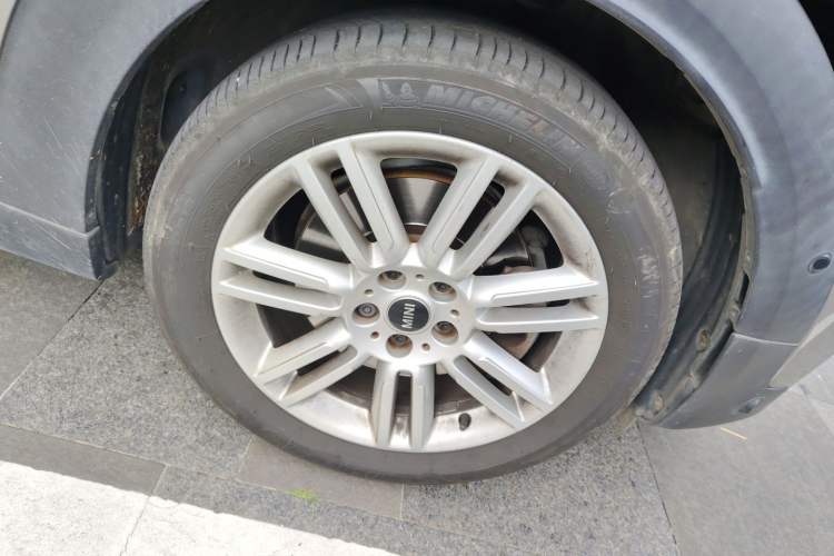 Used MINI Countryman 2018 2.0T COOPER S ALL4 Classic Edition Right Front Wheel Hub