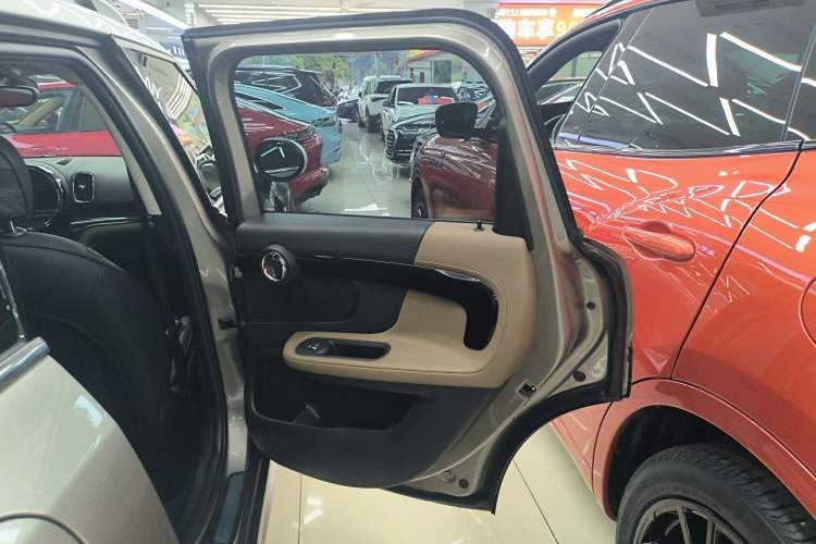 Used MINI Countryman 2018 2.0T COOPER S ALL4 Artist Right Rear Door Interior