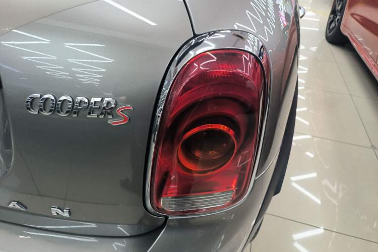 Used MINI Countryman 2018 2.0T COOPER S ALL4 Artist Right Rear Taillight