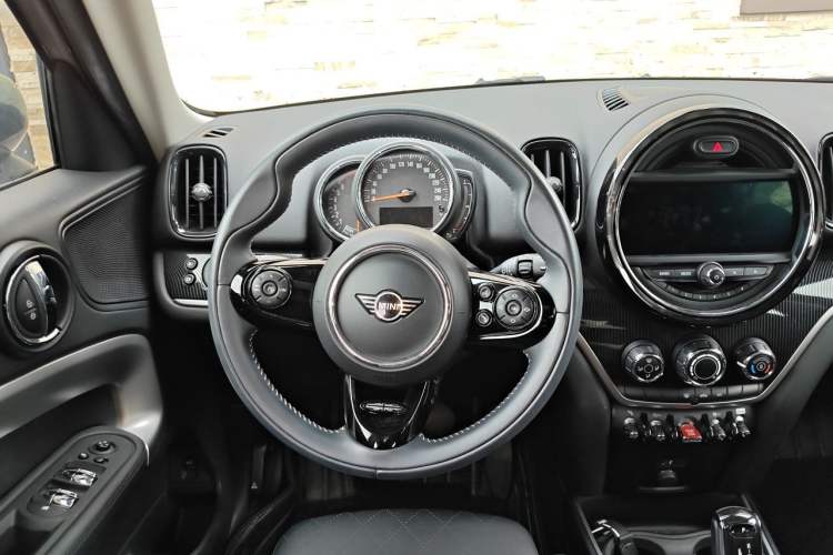 Used MINI Countryman 2018 1.5T COOPER ALL4 Artist Steering Wheel