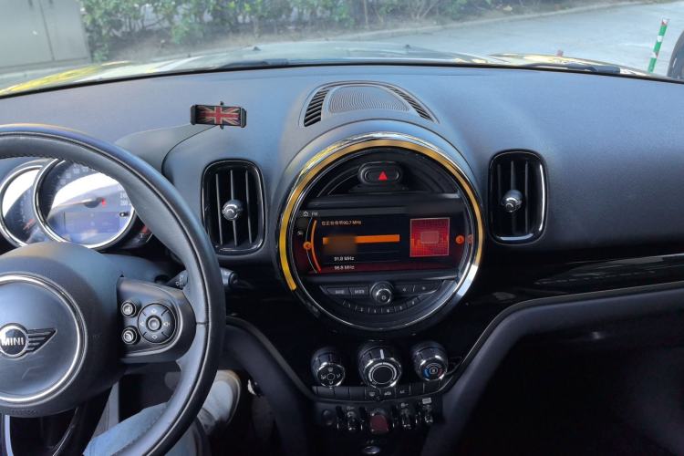 Used MINI Countryman 2018 1.5T COOPER ALL4 Classic Edition Center Console