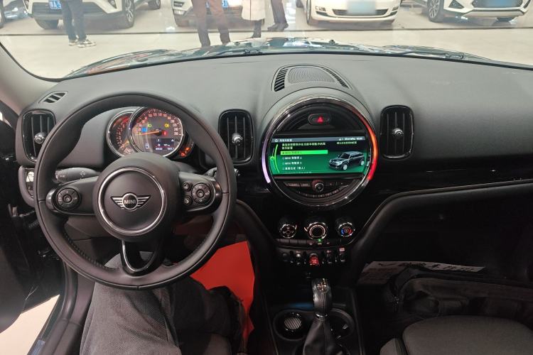 Used MINI Countryman 2018 1.5T COOPER ALL4 Classic Edition Center Console