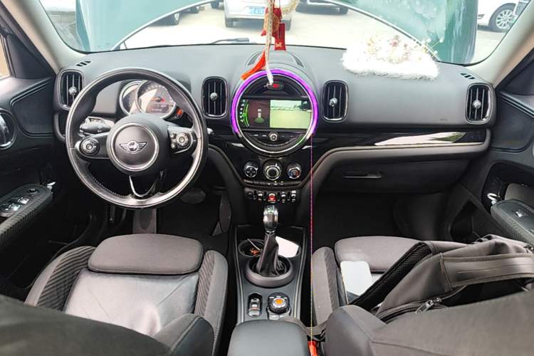 Used MINI Countryman 2018 1.5T COOPER ALL4 Classic Edition Center Console
