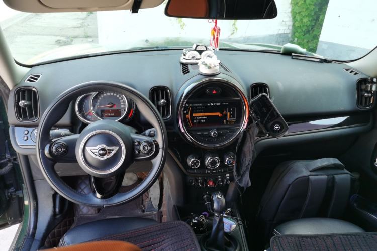 Used MINI Countryman 2018 1.5T COOPER ALL4 Classic Edition Center Console