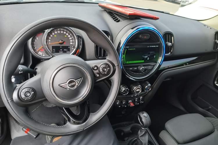 Used MINI Countryman 2018 1.5T COOPER ALL4 Classic Edition Center Console