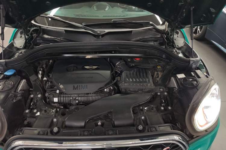 Used MINI Countryman 2018 2.0T COOPER S ALL4 Artist Engine Bay