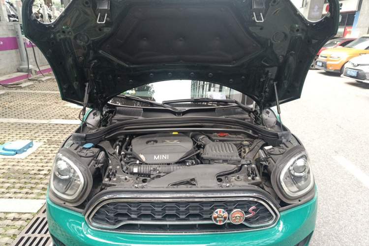 Used MINI Countryman 2018 2.0T COOPER S ALL4 Artist Engine Bay