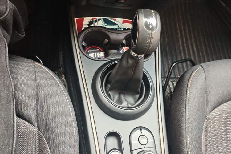 Used MINI Countryman 2018 1.5T COOPER Special Edition Gear Lever