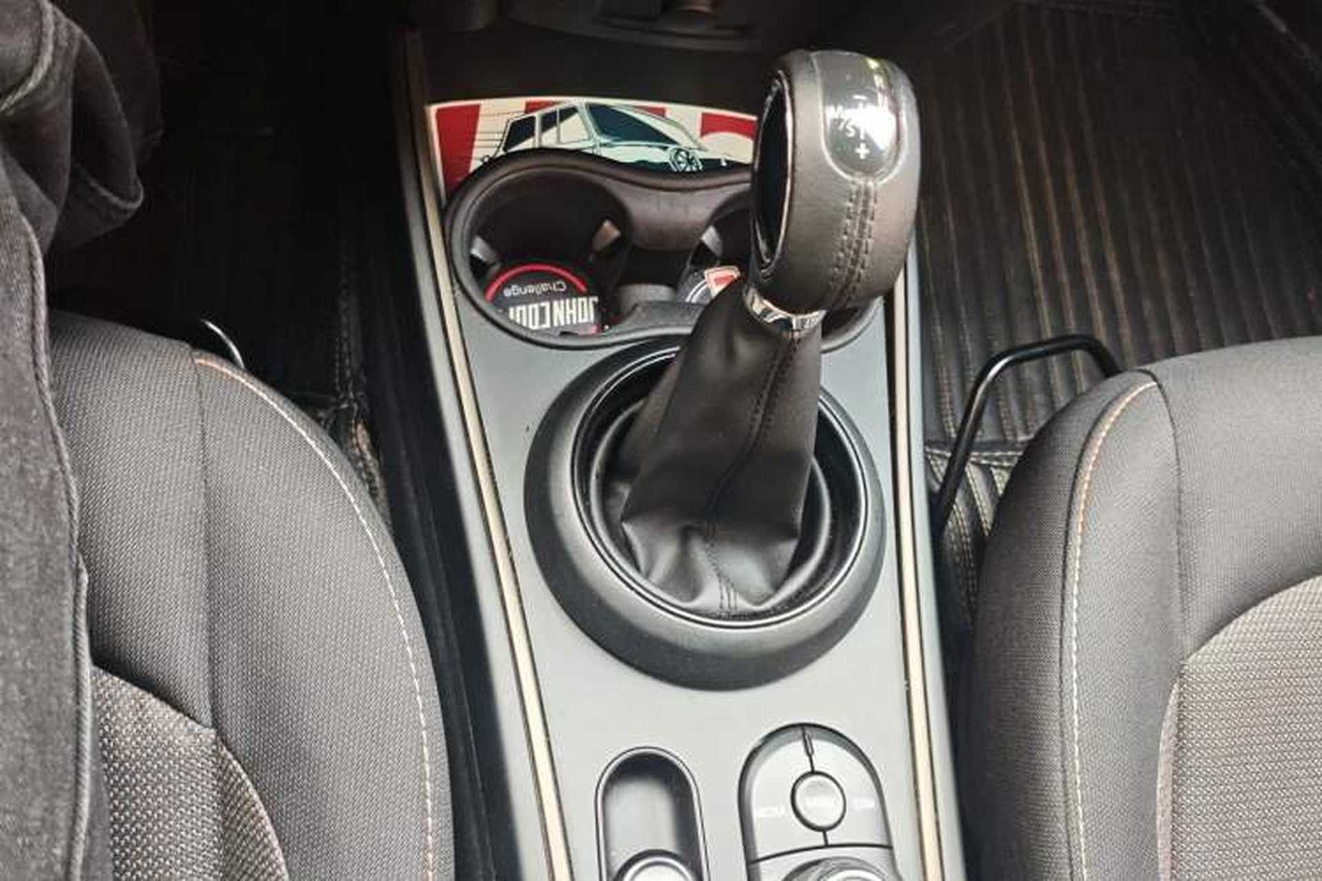 Used MINI Countryman 2018 1.5T COOPER Special Edition Gear Lever