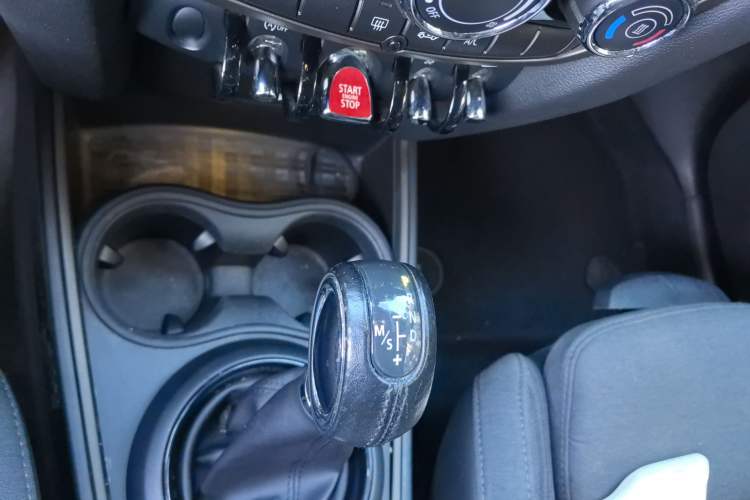 Used MINI Countryman 2018 1.5T COOPER ALL4 Classic Edition Gear Lever