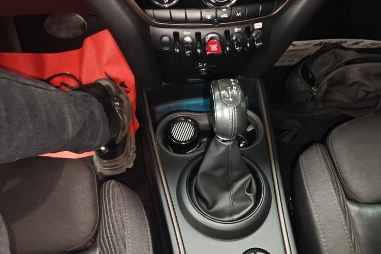 Used MINI Countryman 2018 1.5T COOPER ALL4 Classic Edition Gear Lever
