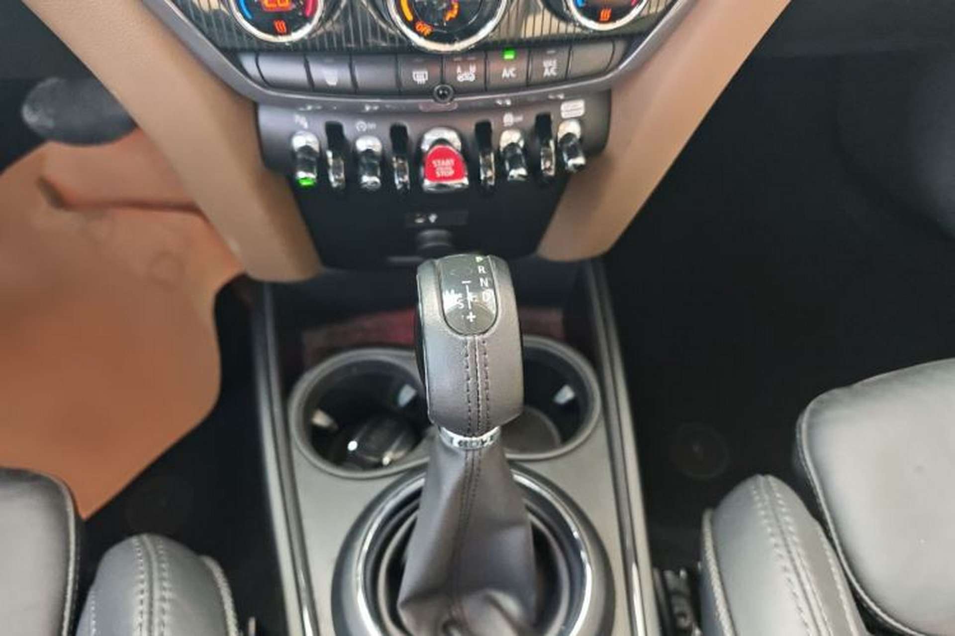 Used MINI Countryman 2018 2.0T COOPER S ALL4 Artist Gear Lever