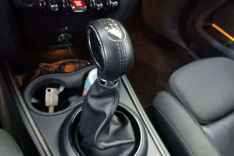 Used MINI Countryman 2018 1.5T COOPER ALL4 Classic Edition Gear Lever