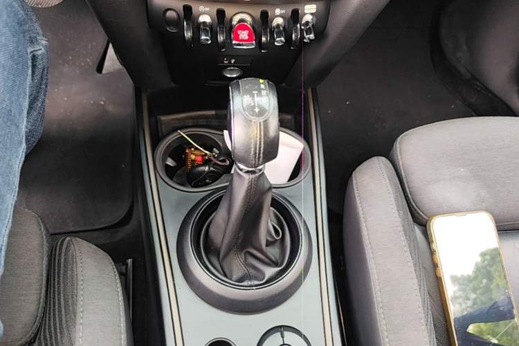 Used MINI Countryman 2018 1.5T COOPER ALL4 Classic Edition Gear Lever