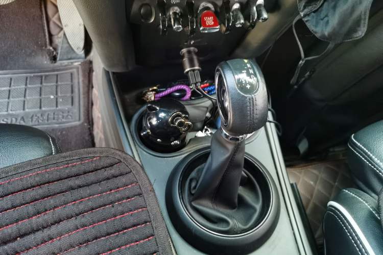 Used MINI Countryman 2018 1.5T COOPER ALL4 Classic Edition Gear Lever