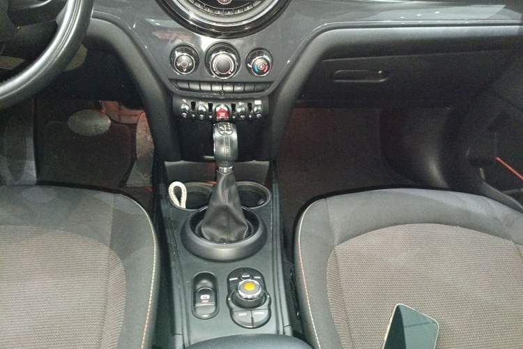 Used MINI Countryman 2018 1.5T COOPER Special Edition Gear Lever