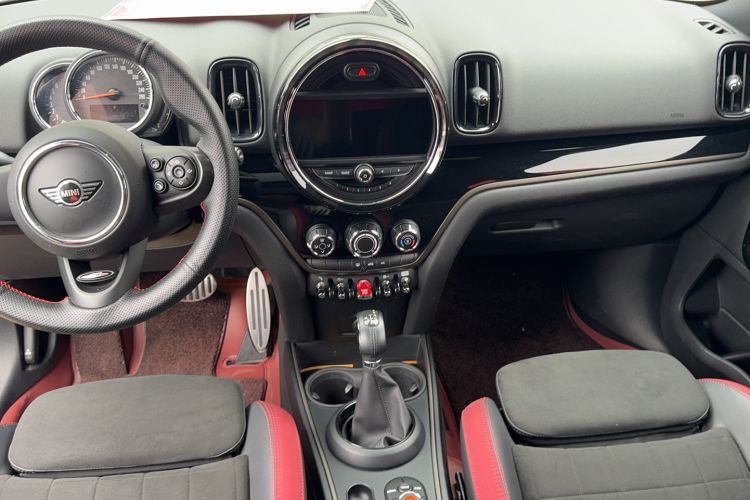 Used MINI Countryman 2018 1.5T COOPER ALL4 Racing Driver Interior 3